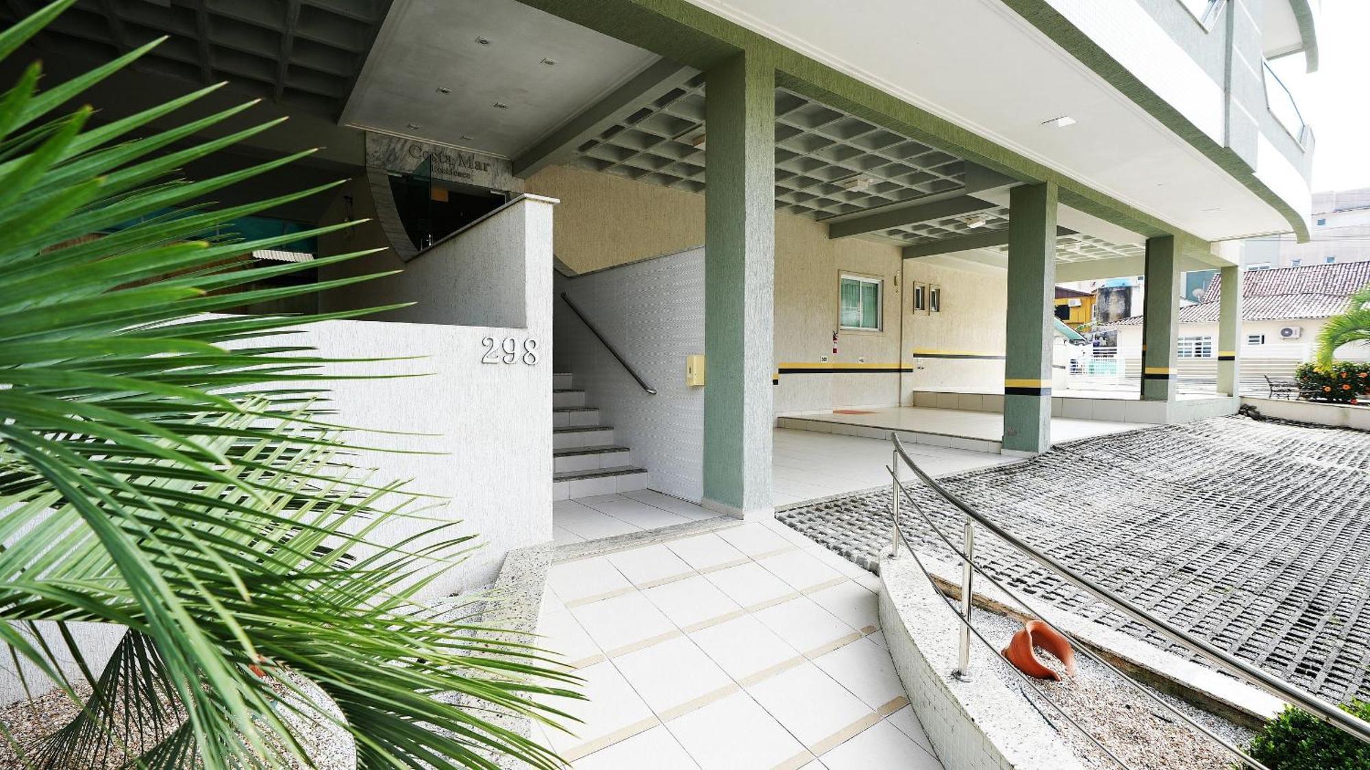 Edificio Costa Mar - Centro De Bombinhas Apartment Luaran gambar